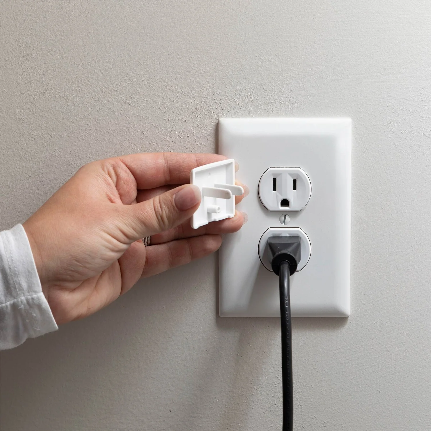 Stay Put Single Outlet Plug - White 12 Pack by Qdos - Image 4