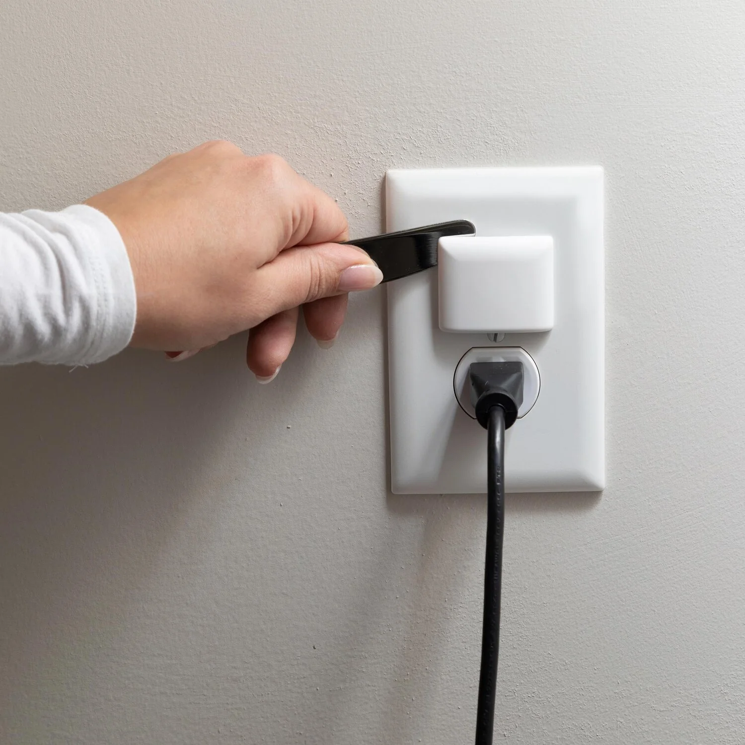 Stay Put Single Outlet Plug - White 12 Pack by Qdos - Image 5