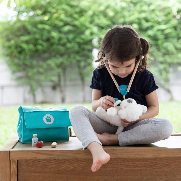 Vet Set by Plan Toys - Image 9