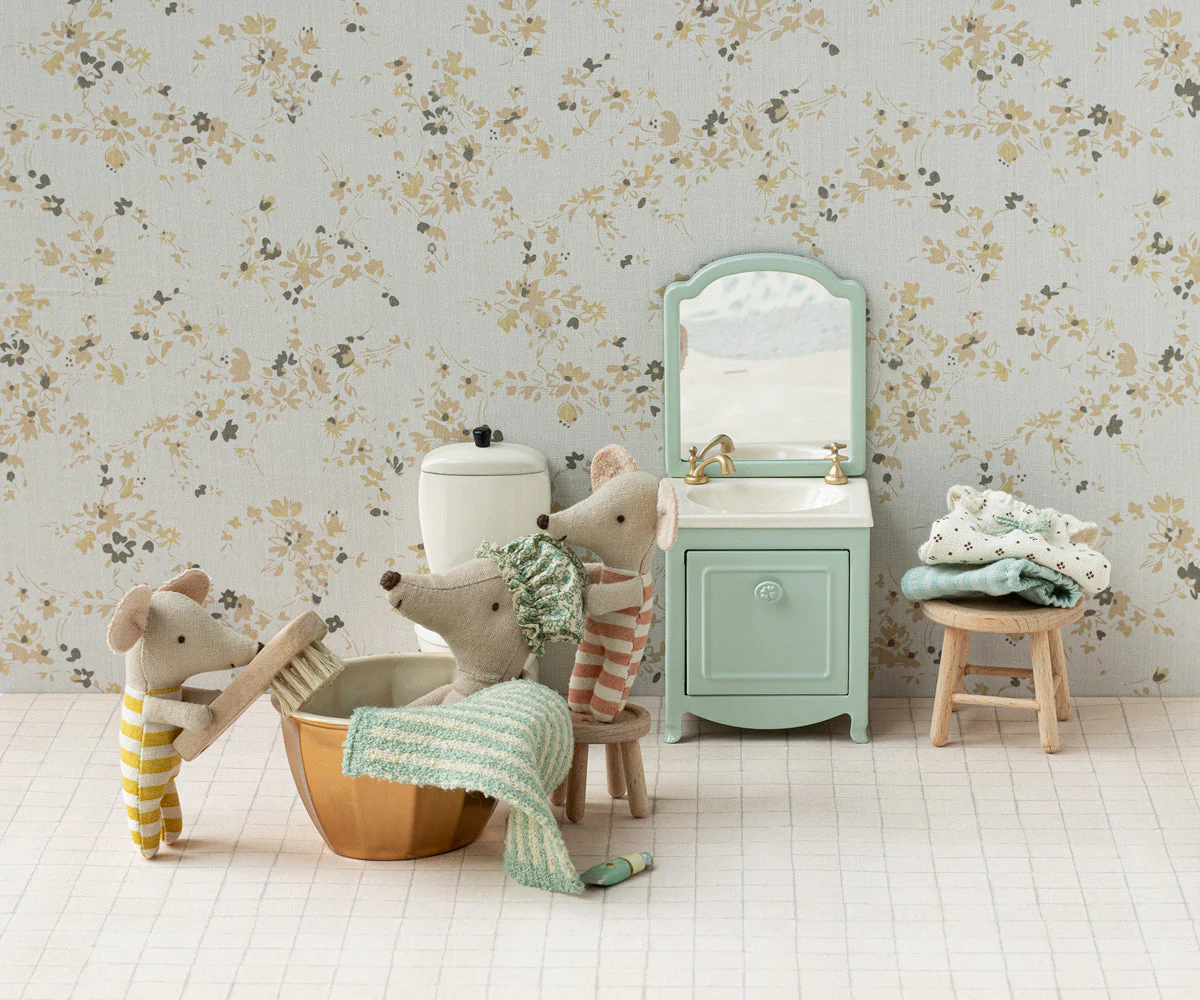 Wellness Mouse, Big Sister - Mint by Maileg - Image 3