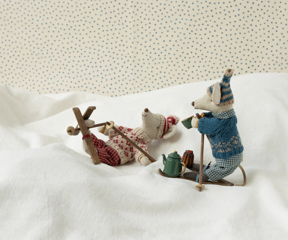 Winter Mouse with Ski Set, Mum - Red by Maileg - Image 2