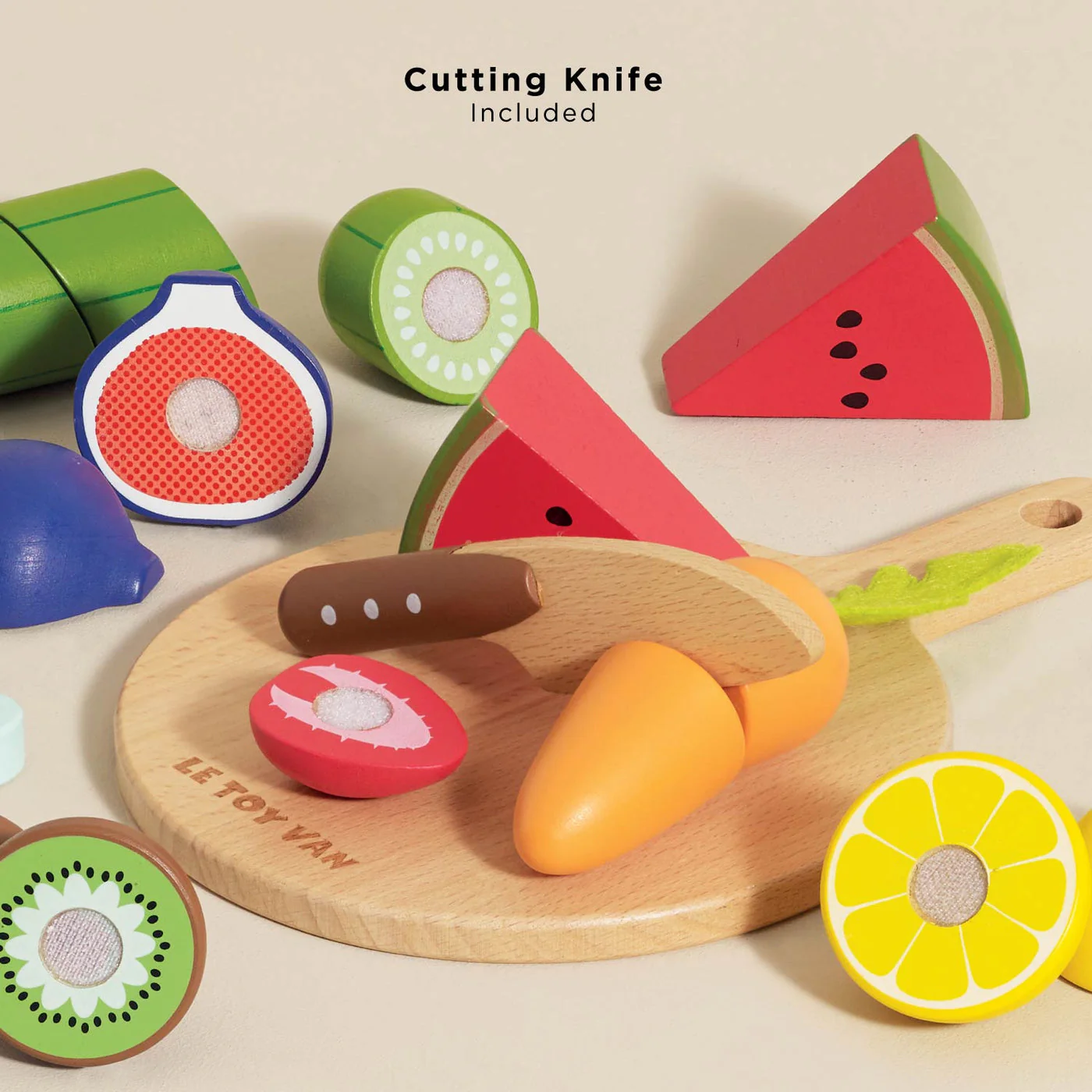 Wooden Chopping Board & Sliceable Play Food by Le Toy Van - Image 3