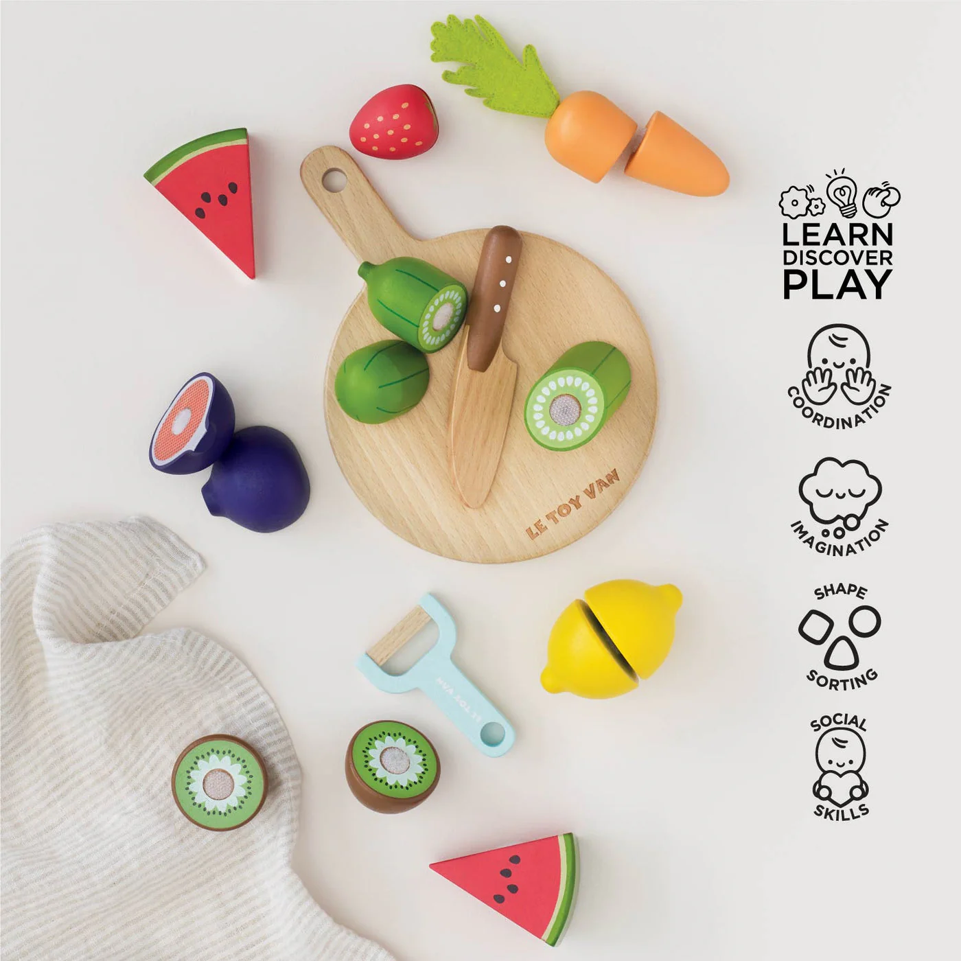 Wooden Chopping Board & Sliceable Play Food by Le Toy Van - Image 4