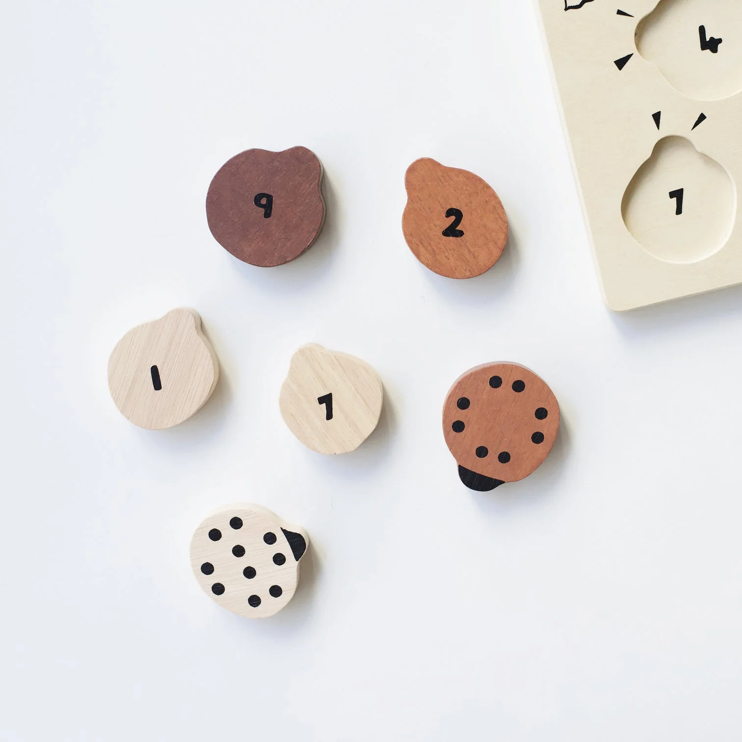 Wooden Tray Puzzle - Count to 10 Ladybugs by Wee Gallery - Image 3
