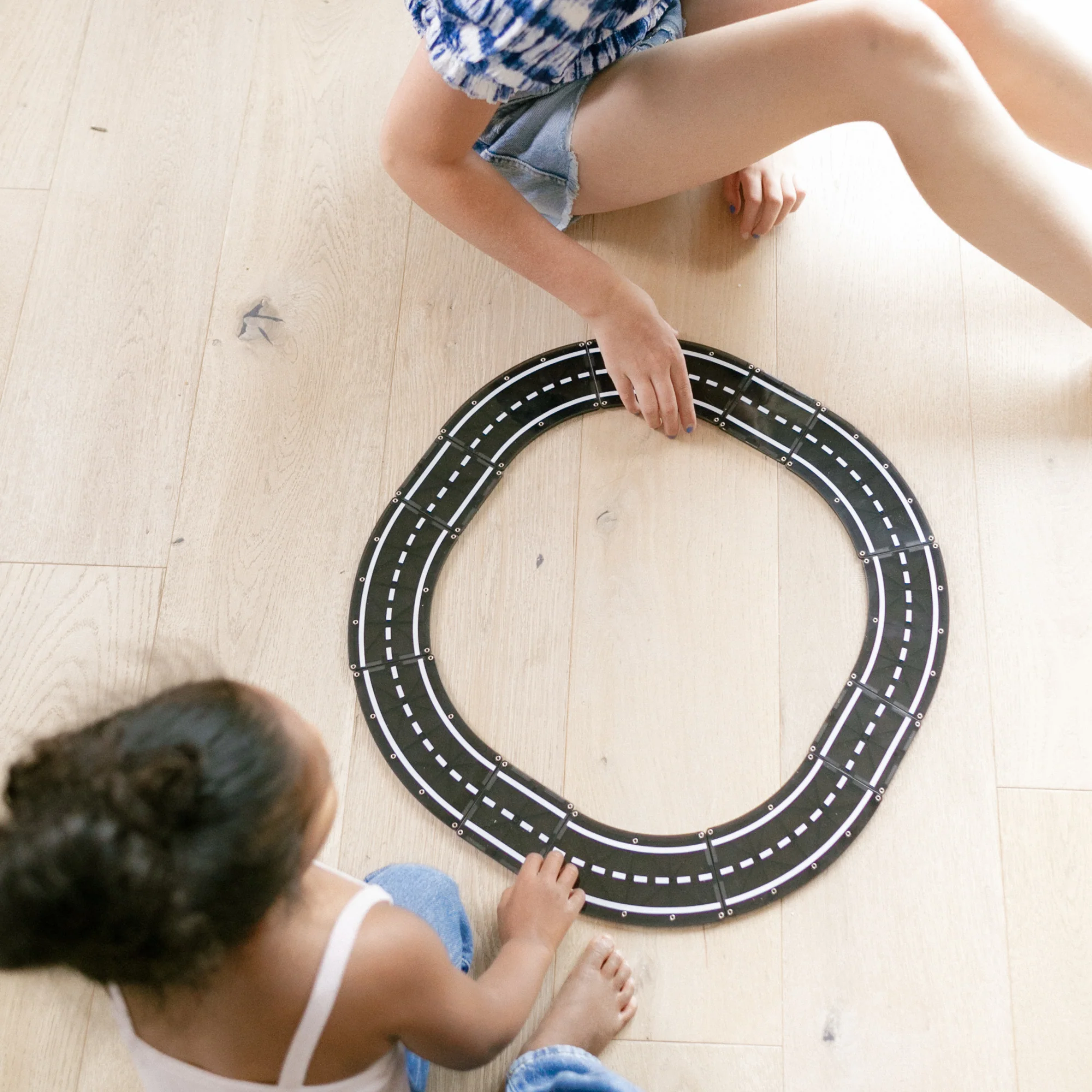 XTRAS: Roads 12-Piece Set by Magna-Tiles - Image 2
